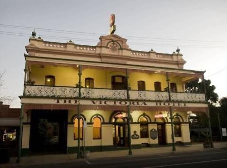 The Victoria Hotel Rutherglen Exterior photo